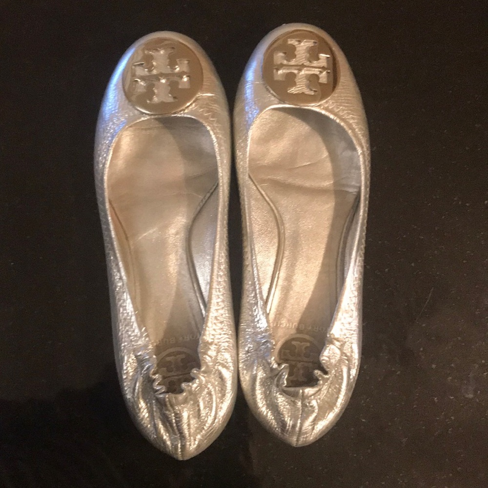 Tory Burch Reva silver leather ballet flat